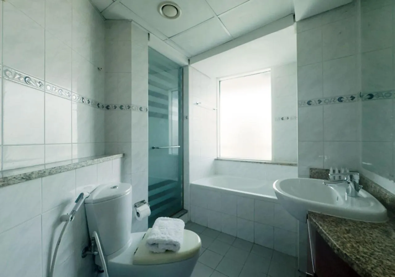 Lake View, 1 Minute Walking To Dmcc Metro Station Apartment Dubai