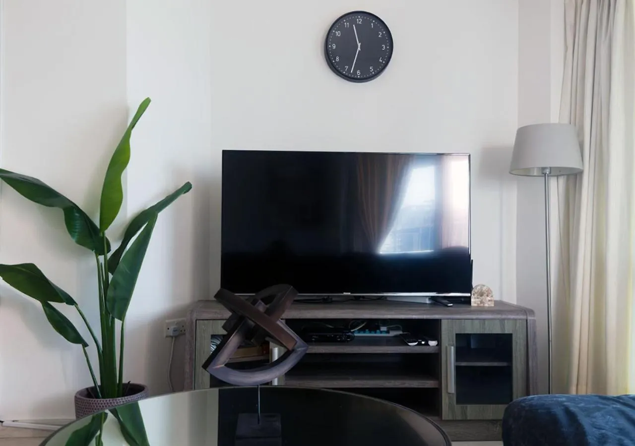 Apartmán Lake View, 1 Minute Walking To Dmcc Metro Station Dubaj 0*,